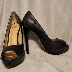 Victoria's Secret Stiletto style pumps black size 6